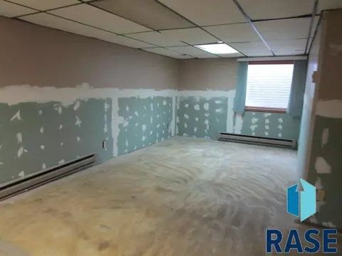 112 E Oak St, Tyler, MN 56178 photo 9