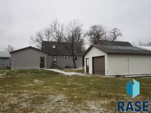 112 E Oak St, Tyler, MN 56178 photo 3