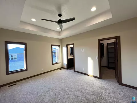 5409 E 64th St, Sioux Falls, SD 57108 photo 11