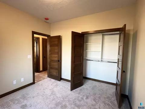 5409 E 64th St, Sioux Falls, SD 57108 photo 9