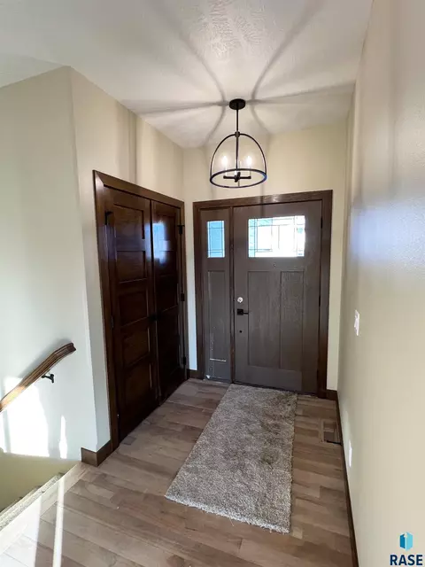 5409 E 64th St, Sioux Falls, SD 57108 photo 2