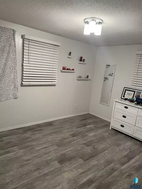 408 Main Ave, Garretson, SD 57030 photo 7