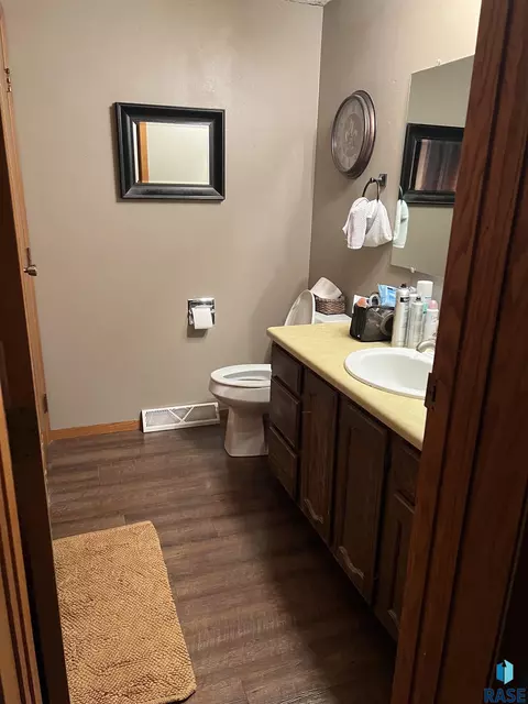 408 Main Ave, Garretson, SD 57030 photo 8