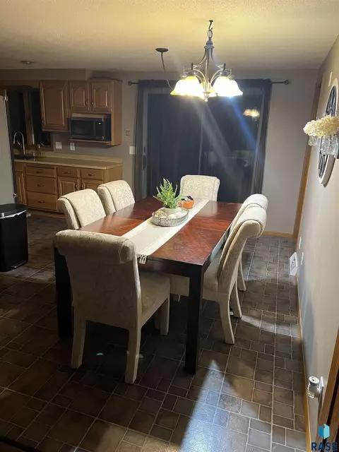 408 Main Ave, Garretson, SD 57030 photo 4