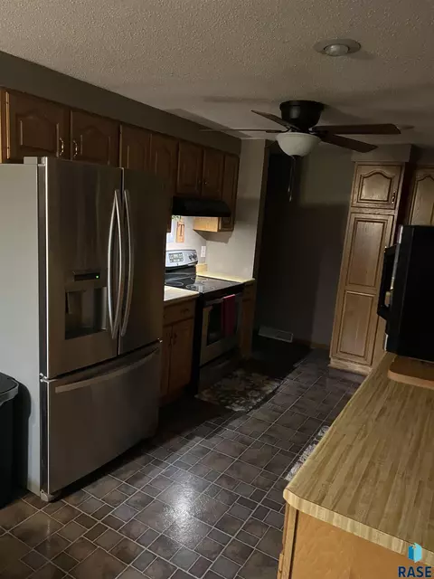 408 Main Ave, Garretson, SD 57030 photo 5