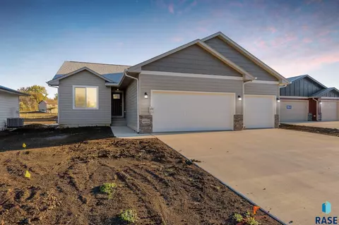 6810 W 5th St, Sioux Falls, SD 57106