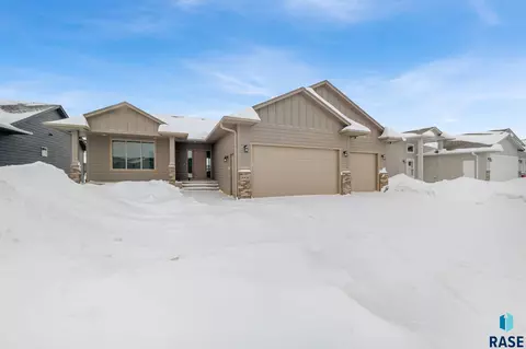 8908 W Rathburn St, Sioux Falls, SD 57106