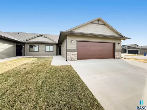 2042 S Sonoma Pl, Sioux Falls, SD 57106