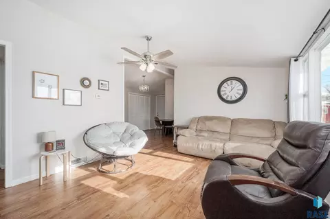 2700 E 15th St, Sioux Falls, SD 57103 photo 3