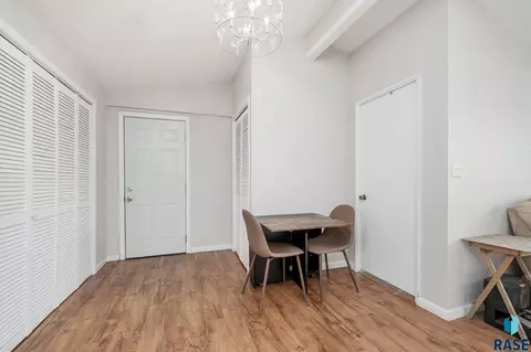 2700 E 15th St, Sioux Falls, SD 57103 photo 4