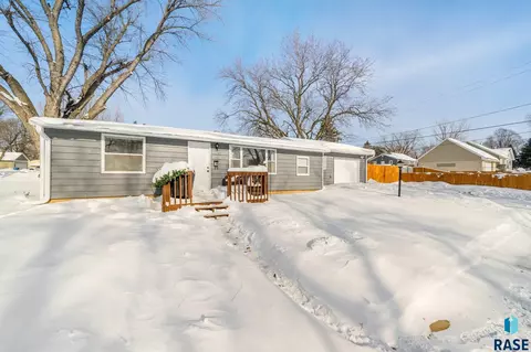 2700 E 15th St, Sioux Falls, SD 57103 photo 1