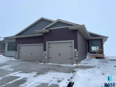 2701 S Lana Dr, Sioux Falls, SD 57106