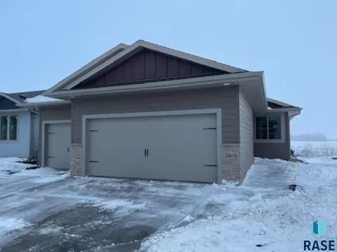 2605 S Lana Dr, Sioux Falls, SD 57106