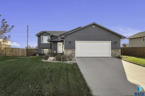 7305 W Jacob Cir, Sioux Falls, SD 57106