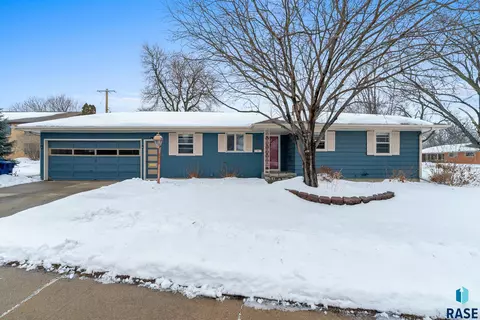 1208 E 30th St, Sioux Falls, SD 57105