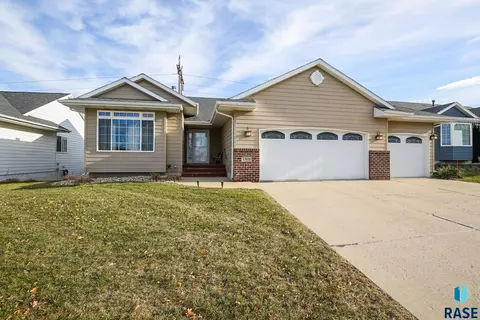 4308 S Galway Ave, Sioux Falls, SD 57106