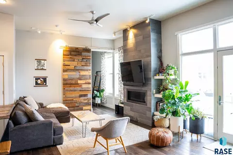 421 N Phillips Ave #402, Sioux Falls, SD 57104