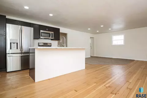 321 E Norton Ave, Salem, SD 57058 photo 3