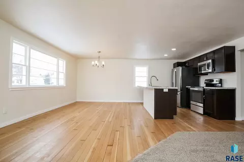 321 E Norton Ave, Salem, SD 57058 photo 2