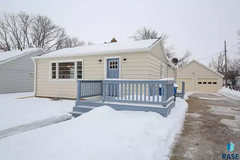 321 E Norton Ave, Salem, SD 57058 photo 1