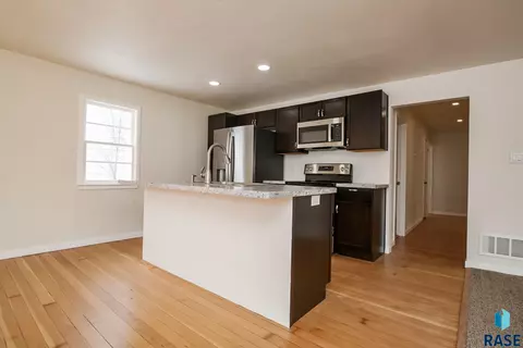 321 E Norton Ave, Salem, SD 57058 photo 4