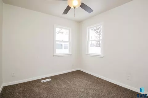 321 E Norton Ave, Salem, SD 57058 photo 7