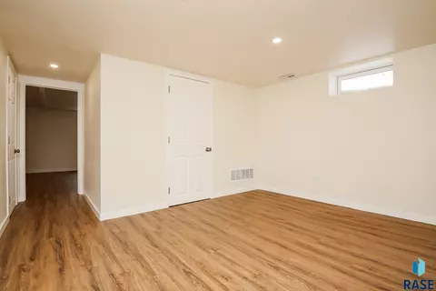 321 E Norton Ave, Salem, SD 57058 photo 10