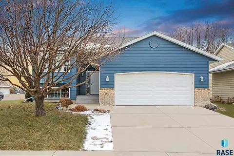 4917 S Dunlap Ct, Sioux Falls, SD 57106