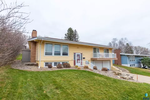 1404 E 33rd St, Sioux Falls, SD 57105