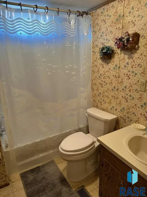 Undisclosed, Sioux Falls, SD 57107 photo 12