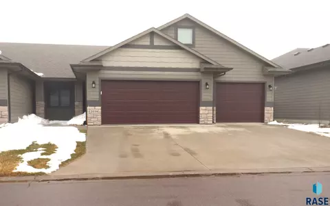 2018 S Sonoma Pl, Sioux Falls, SD 57106