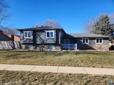6700 W 32nd St, Sioux Falls, SD 57106