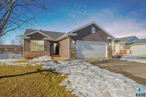 5113 S Mayo Ave, Sioux Falls, SD 57106