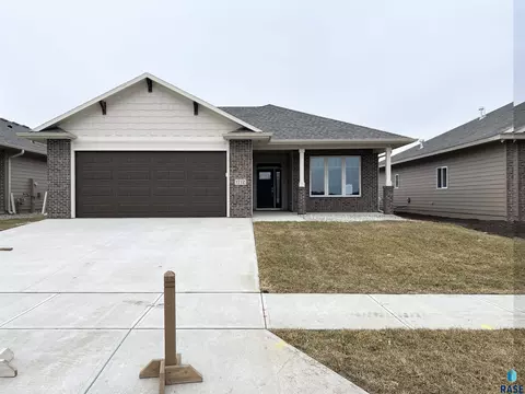 1712 S Wheatland Ave, Sioux Falls, SD 57106