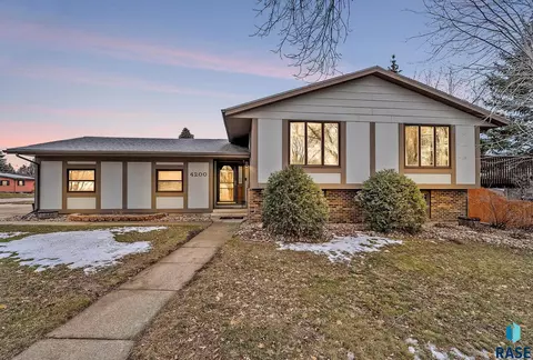 4200 S Cathy Ave, Sioux Falls, SD 57106