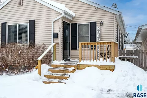 103 W 27th St, Sioux Falls, SD 57105