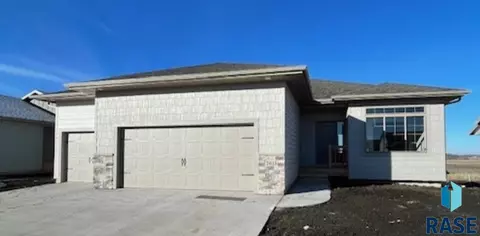2613 S Lana Dr, Sioux Falls, SD 57106