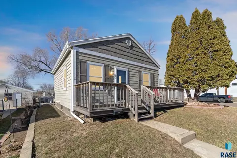 301 Jessica Ave, Sioux Falls, SD 57103