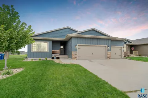 9509 W Keyrell Cir, Sioux Falls, SD 57106