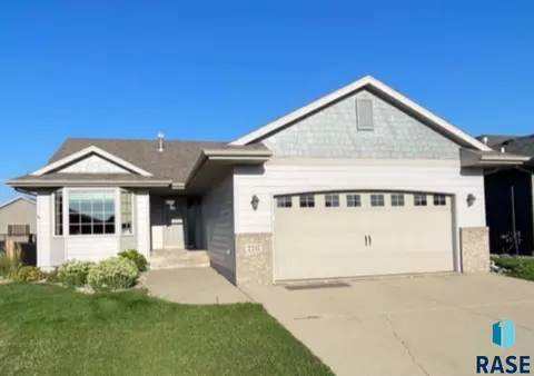 2217 S Hofstad Ave, Sioux Falls, SD 57106