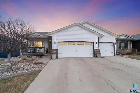 8232 W 51st St, Sioux Falls, SD 57106