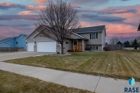 7705 W Marlis St, Sioux Falls, SD 57106