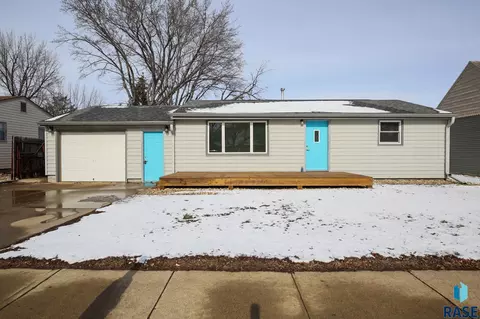 5616 W 15th St, Sioux Falls, SD 57106