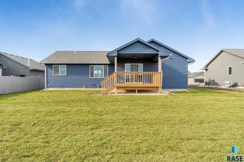 Exterior - 1220 Cole Ave, Tea, SD 57064 photo 7 of 8