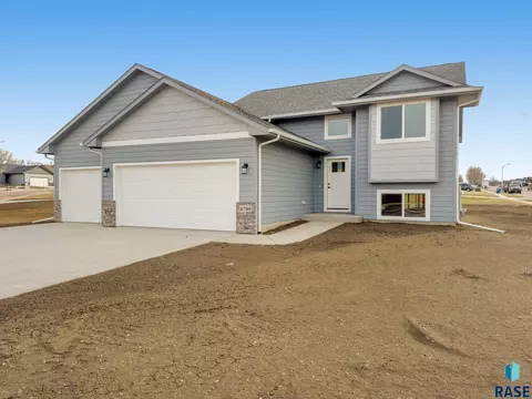 6700 W Viola Ct, Sioux Falls, SD 57107 photo 1