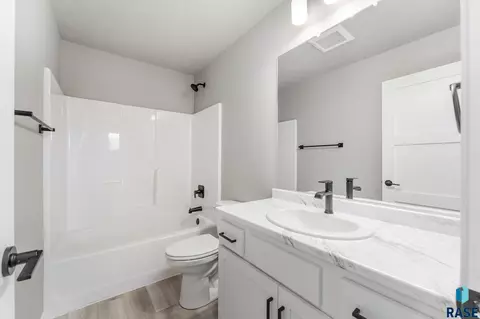 6700 W Viola Ct, Sioux Falls, SD 57107 photo 9