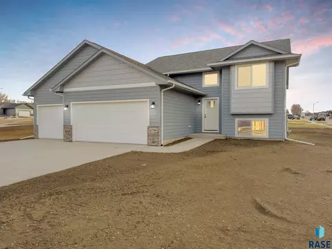 6700 W Viola Ct, Sioux Falls, SD 57107 photo 2