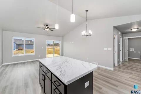 6700 W Viola Ct, Sioux Falls, SD 57107 photo 8