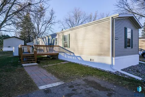 5005 W 17th Pl, Sioux Falls, SD 57106