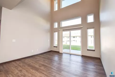 9038 W Ark Pl, Sioux Falls, SD 57106